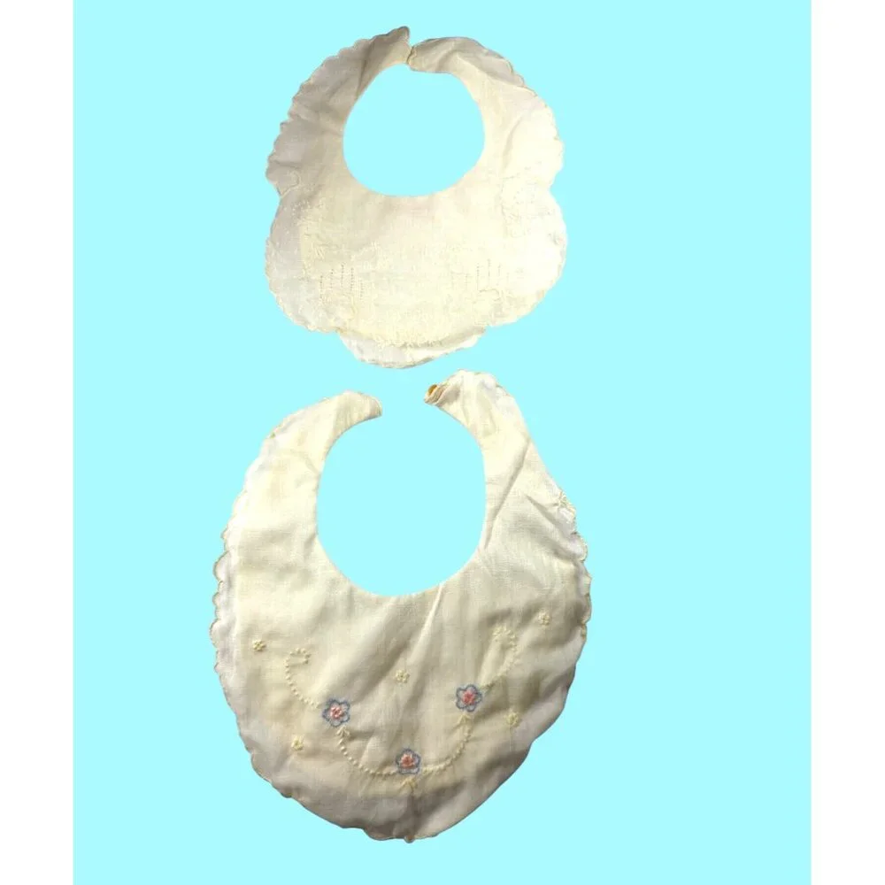 Vtg Baby Bibs Embroidered Floral Scalloped Edges Set Of 2 infants grannycore